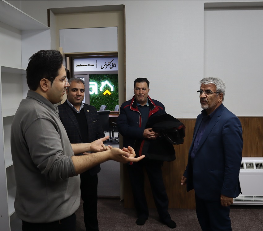 IASBS President visits Amaj Innovation and Technology Factory