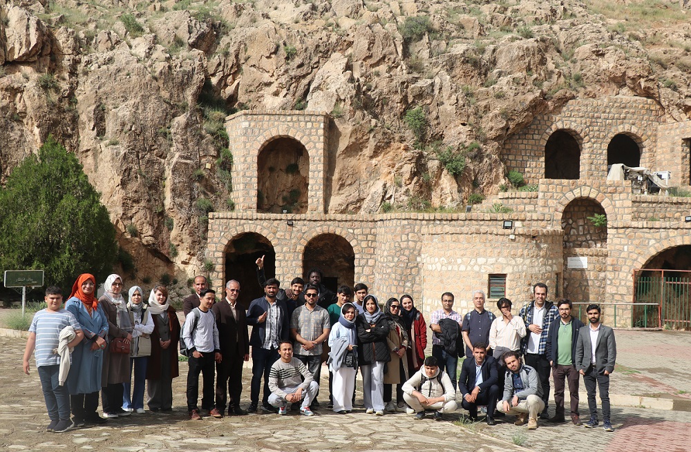 بازدید دانشجویان بین‌المللی دانشگاه از بقعه‌ حضرت قیدار نبی(ع)، غار کتله‌خور و گنبد سلطانیه