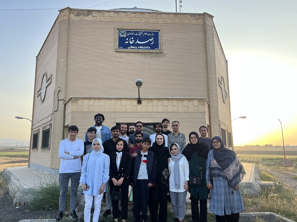 حضور دانشجویان بین‌المللی دانشگاه در رصدخانه دانشگاه زنجان و رصد ماه و اجرام آسمانی
