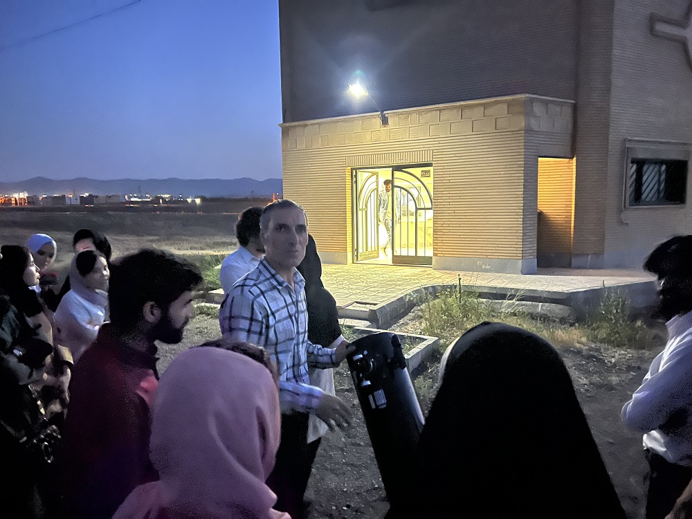 حضور دانشجویان بین‌المللی دانشگاه در رصدخانه دانشگاه زنجان و رصد ماه و اجرام آسمانی