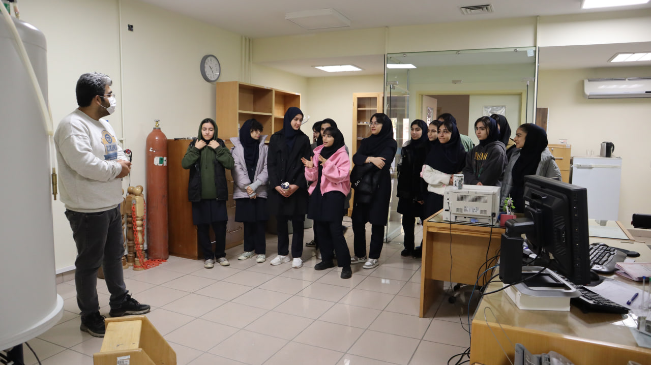 Sama Secondary School students visit IASBS