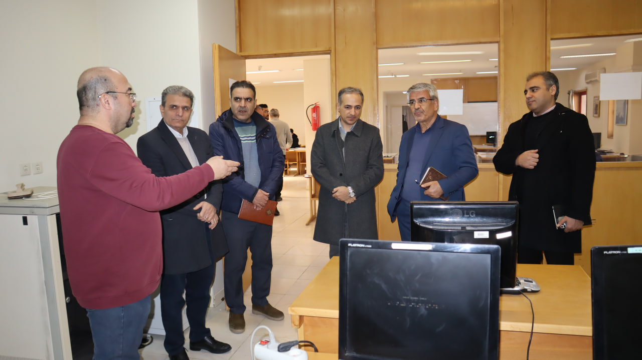  بازدید آقای دکتر سعداله نصیری قیداری، رئیس محترم دانشگاه، از مرکز کامپیوتر دانشگاه