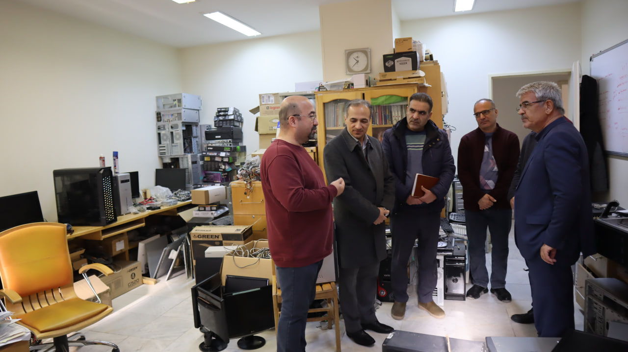  بازدید آقای دکتر سعداله نصیری قیداری، رئیس محترم دانشگاه، از مرکز کامپیوتر دانشگاه
