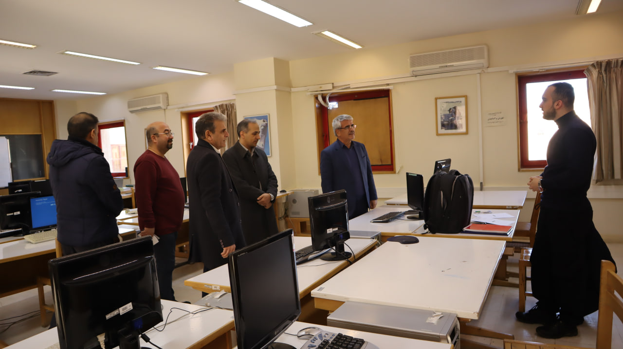  بازدید آقای دکتر سعداله نصیری قیداری، رئیس محترم دانشگاه، از مرکز کامپیوتر دانشگاه