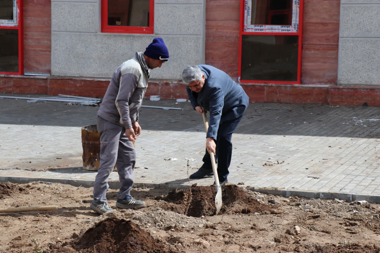 IASBS holds sapling planting ceremony in memory of country's student martyrs