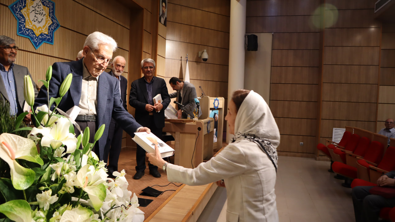 Veteran physicist Prof Yousef Sobouti honoured at ceremony marking 7 decades of teaching