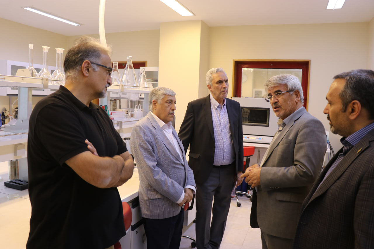 Minister’s adviser visits IASBS