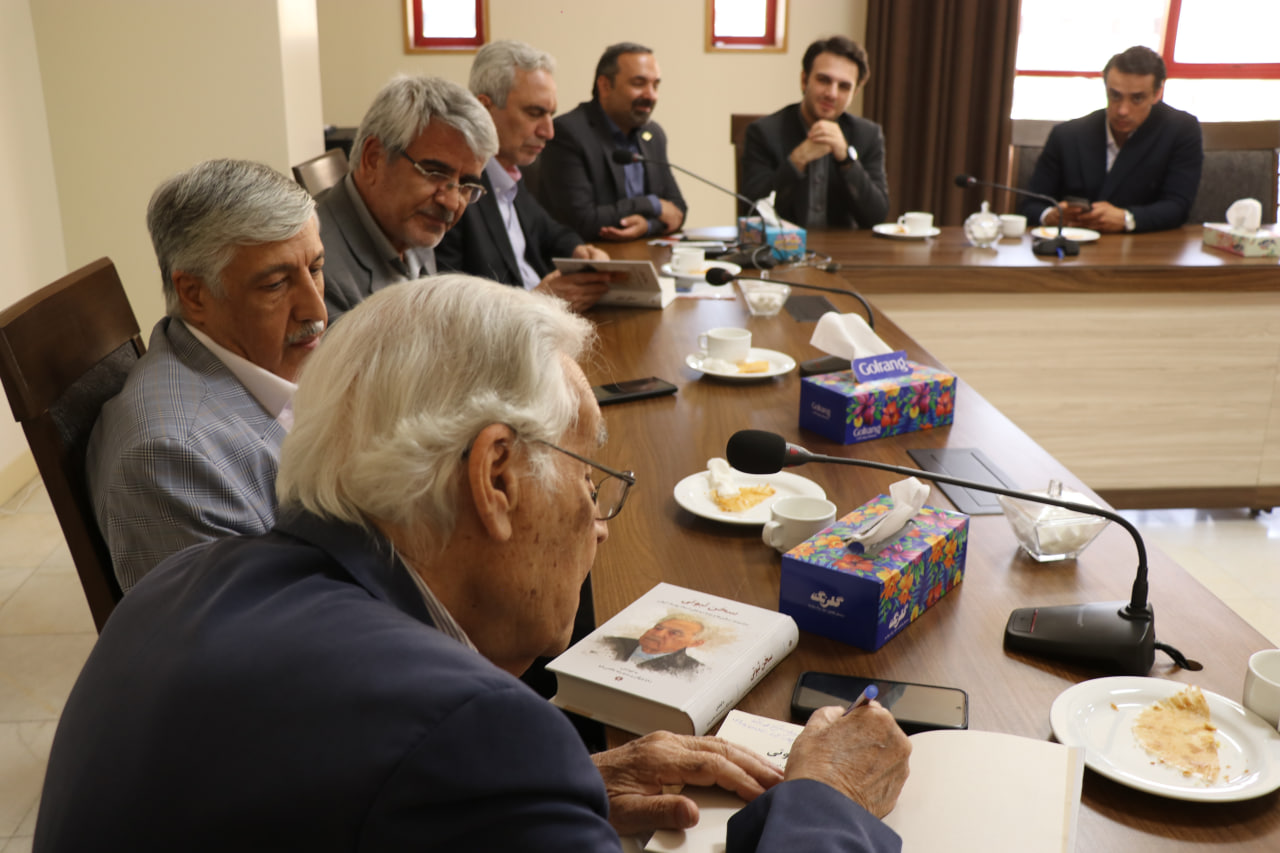 Minister’s adviser visits IASBS