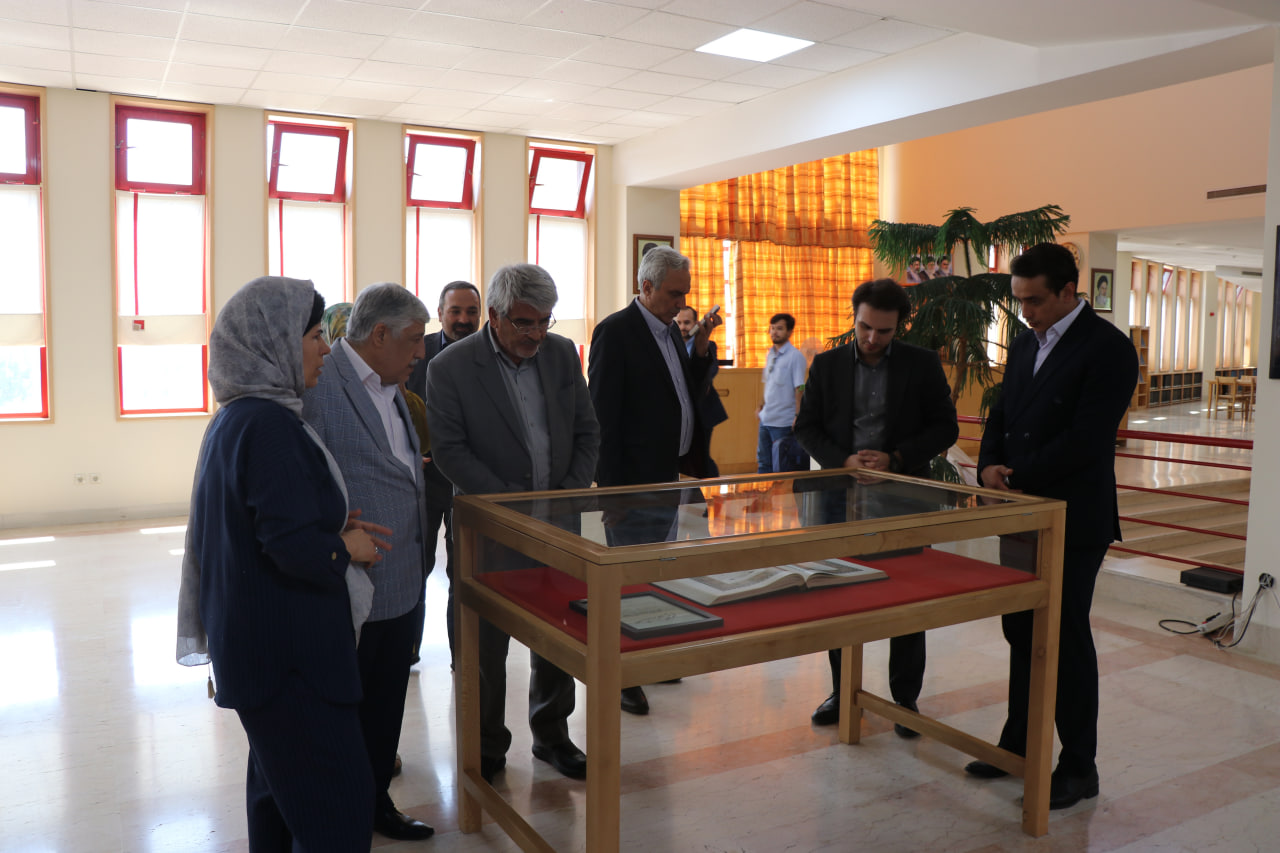 Minister’s adviser visits IASBS