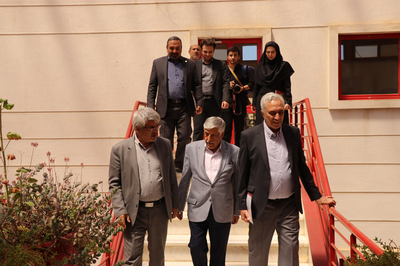 Minister’s adviser visits IASBS