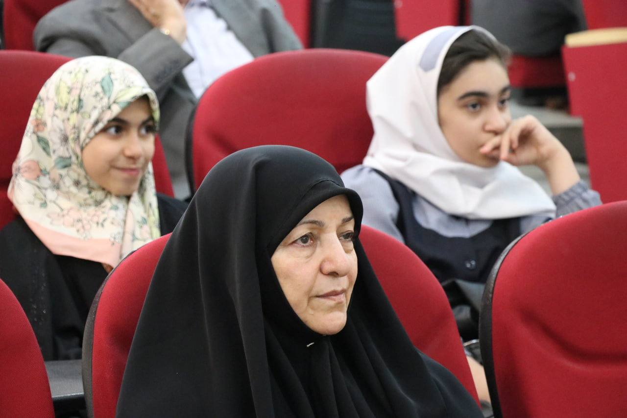 IASBS hosts a day of science, ethics, and responsibility for the next generation