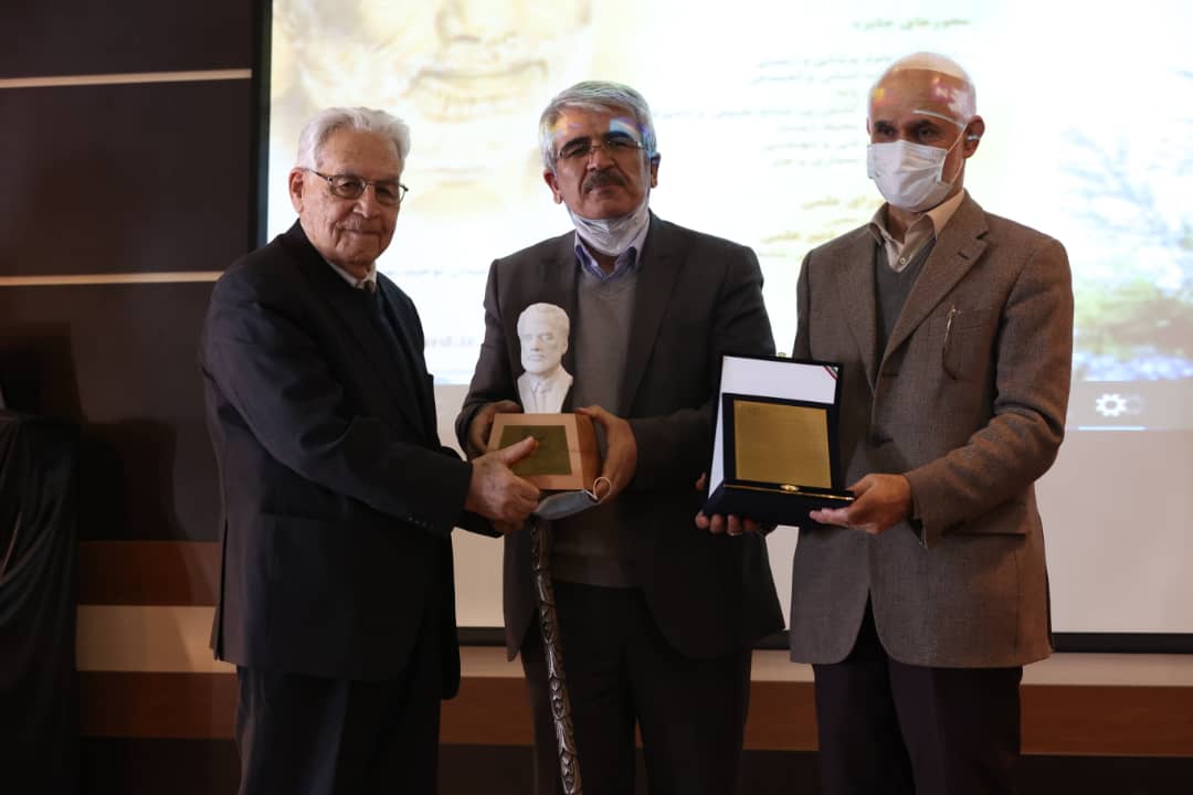 Prof Yousef Sobouti wins first Dr Mohammed Ghareeb Award in Basic Sciences